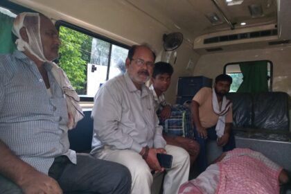 बरौनी थर्मल के पास पलटा ओवरलोड टेम्पो: तेज रफ्तार और अनियंत्रित होने से दो मजदूर गंभीर रूप से जख्मी 4