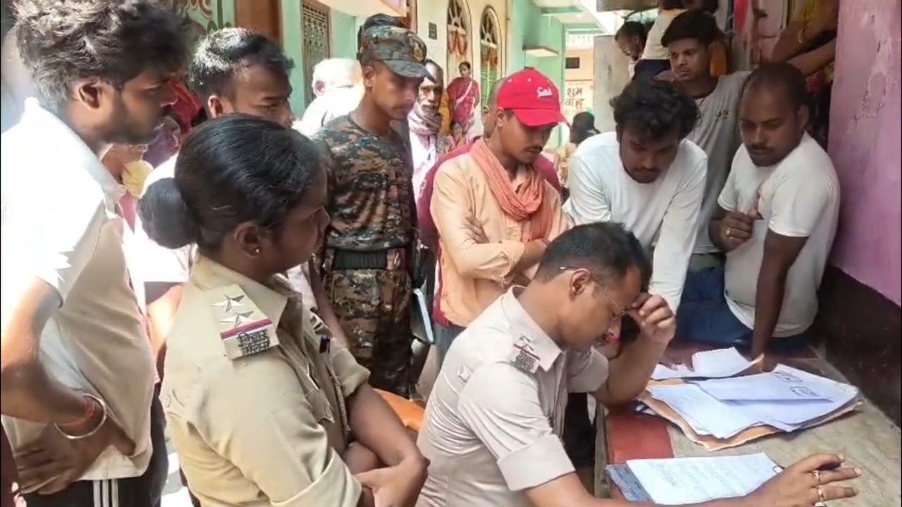 नालंदा: पंचायत भवन के पीछे वृद्ध का शव मिलने से इलाके में सनसनी, परिजनों ने हत्या का लगाया आरोप 2
