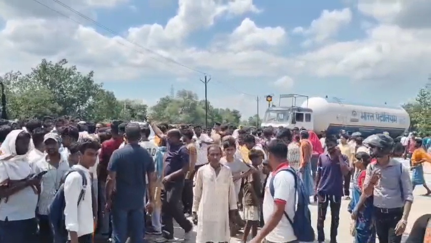 नालंदा में सनसनी: पैथोलॉजी कर्मी की चाकू गोदकर निर्मम हत्या, आक्रोशित लोगों ने NH-20 जाम कर काटा बवाल 5