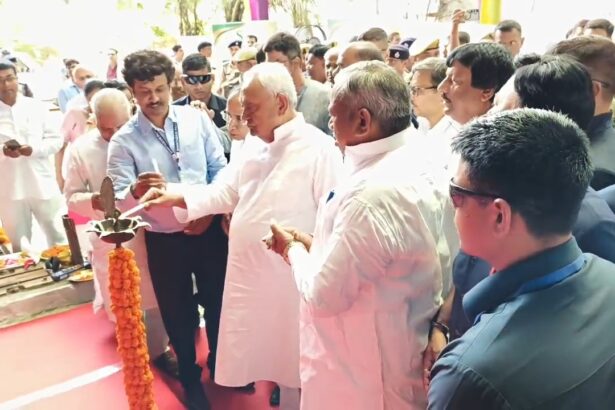 नालंदा: पूर्व CM नीतीश कुमार ने किया 'शांत मनी पेपर मिल' का उद्घाटन, फैक्ट्री का लिया जायजा 1
