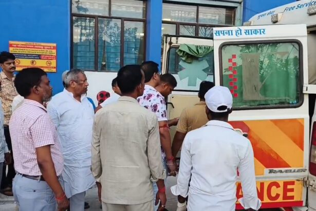 नालंदा जेडीयू सांसद कौशलेंद्र कुमार ने दिखाई इंसानियत, गोलापर गांव के पास सड़क किनारे जख्मी हालत में तड़प रहे घायल को युवक को पहुंचाया सदर अस्पताल 3