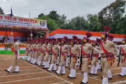 नालंदा के पुलिस लाइन में 162 प्रशिक्षु पुलिस के जवानों के बीच दीक्षांत परेड समारोह का आयोजन, आईजी जितेंद्र राणा ने जवानों को पद और गोपनीयता की दिलाई शपथ  31