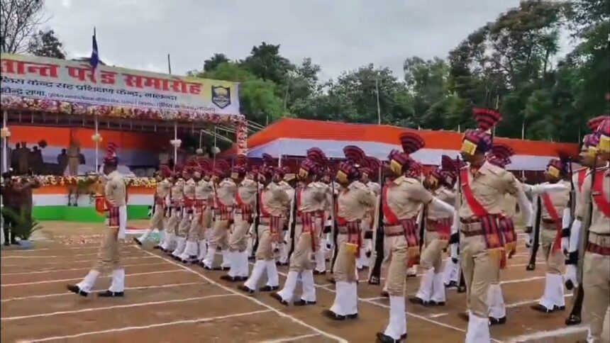 नालंदा के पुलिस लाइन में 162 प्रशिक्षु पुलिस के जवानों के बीच दीक्षांत परेड समारोह का आयोजन, आईजी जितेंद्र राणा ने जवानों को पद और गोपनीयता की दिलाई शपथ  1