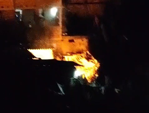 बछवाड़ा में गैस रिसाव के बाद घर में लगी  आग, ग्रामीणों की सतर्कता और फायर ब्रिगेड ने आग पर पाया काबू 2