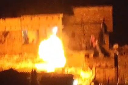 बछवाड़ा में गैस रिसाव के बाद घर में लगी  आग, ग्रामीणों की सतर्कता और फायर ब्रिगेड ने आग पर पाया काबू 17