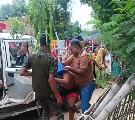 समस्तीपुर में 'खाकी' पर गुंडागर्दी का आरोप: युवक को घसीट-घसीटकर पीटा, वीडियो बनाने वाली महिला को 5 साल जेल भेजने की धमकी! 2