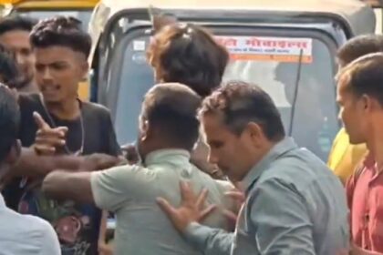 बेगूसराय: नशे में धुत जेसीबी चालक का कहर, ई-रिक्शा और बाइक को मारी टक्कर; तीन लोग गंभीर रूप से घायल 31