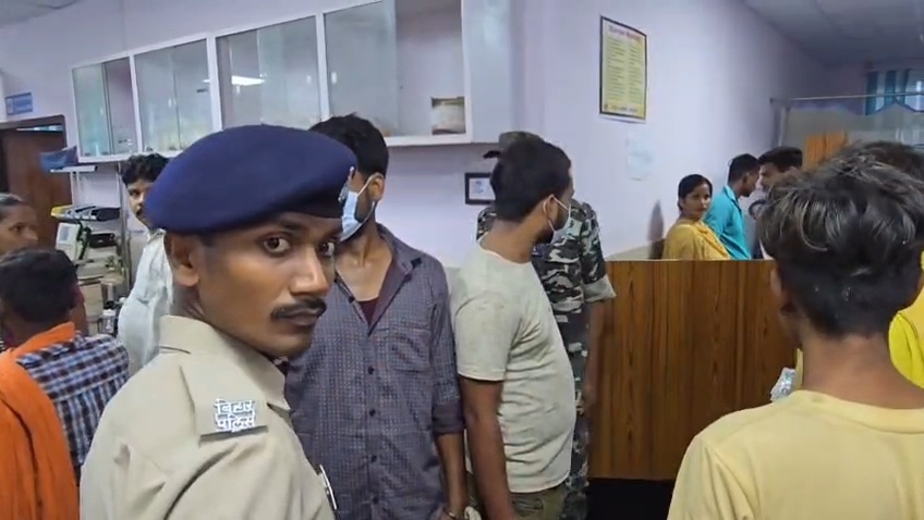 बेगूसराय: परीक्षा में सेंधमारी की साजिश नाकाम, बायोमेट्रिक कर्मी बनकर पहुंचे 'मुन्ना भाई' गिरफ्तार; बड़ा गिरोह होने का अंदेशा 2