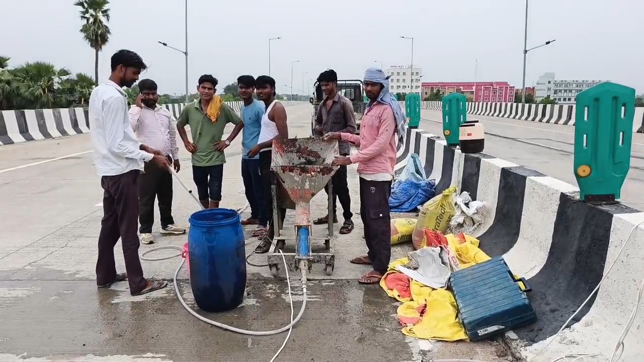 नालंदा: "दो साल में ही चटकने लगी 3,500 करोड़ की फोरलेन, बख्तियारपुर-रजौली एनएच पर कई जगह दरारें, गुणवत्ता पर उठे सवाल को किया खारिज, ओवरब्रिज और डायवर्जन पर शुरू हुई मरम्मत 3