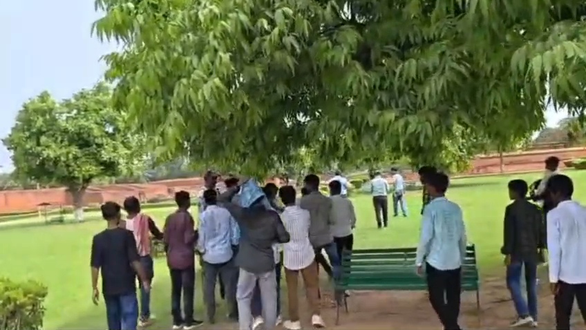 विश्व प्रसिद्ध नालंदा खंडहर में हंगामा, युवती से दुष्कर्म का आरोप, मारपीट का वीडियो वायरल, युवती से दुष्कर्म के आरोपों की जांच में जुटी पुलिस 3