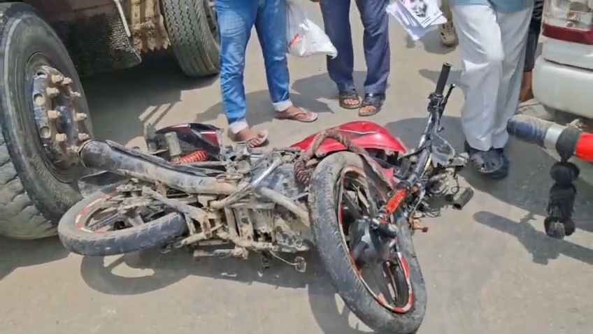 नालंदा: NH-30A पर दर्दनाक सड़क हादसा, तेज रफ्तार पुलिस वाहन ने बाइक सवार युवक को रौंदा; मौके पर ही मौत 2