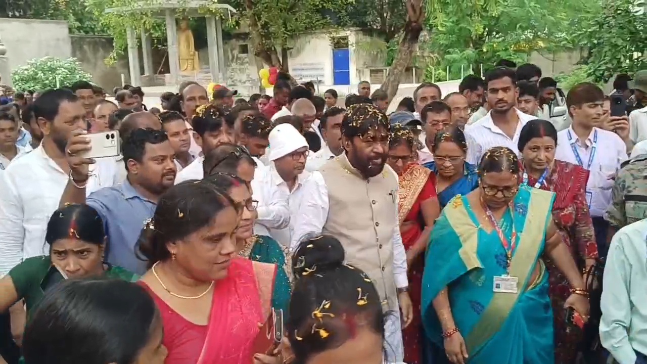नालंदा: शिक्षण संवाद समारोह में पहुंचे एमएलसी नवल किशोर यादव, तेजस्वी यादव पर साधा निशाना और शिक्षकों से की समर्थन की अपील 3