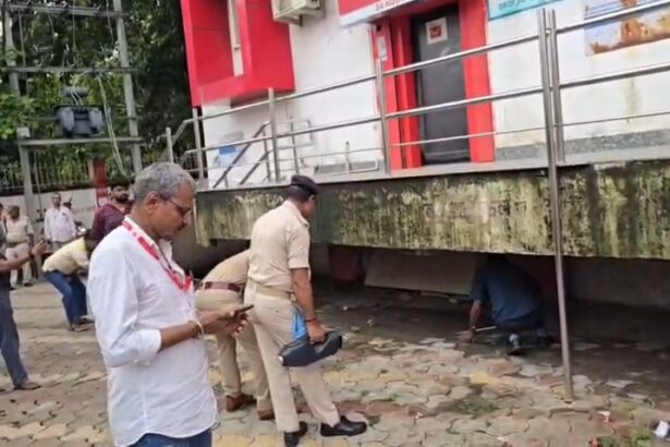 बेगूसराय: प्रधान डाकघर को ईमेल के जरिए बम से उड़ाने की धमकी, मचा हड़कंप; पुलिस और बम निरोधक दस्ता जांच में जुटी 7