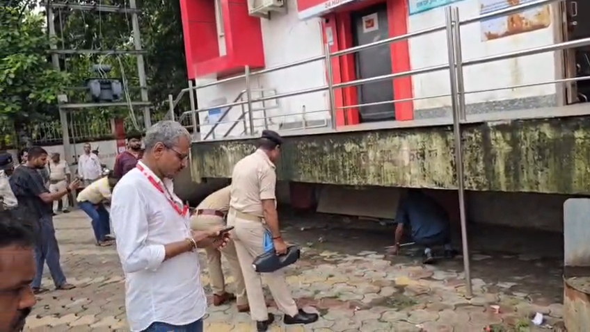 बेगूसराय: प्रधान डाकघर को ईमेल के जरिए बम से उड़ाने की धमकी, मचा हड़कंप; पुलिस और बम निरोधक दस्ता जांच में जुटी 10