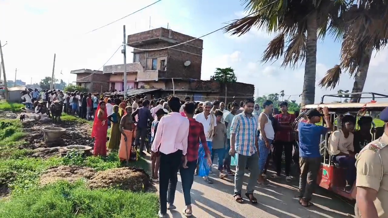 नालंदा: पति पत्नी के बीच हुए विवाद सनकी पति ने पत्नी की लोहे की रॉड से पीट पीट कर किया हत्या, डीएसपी और एफएसएल की टीम मौके पर पहुंची 3