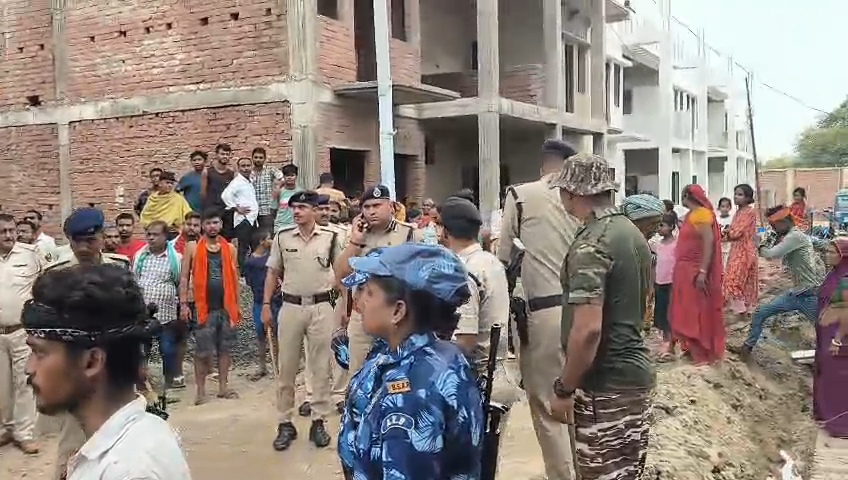 बेगूसराय में जमीनी विवाद को लेकर हिंसक झड़प,ताबड़तोड़ फायरिंग में चार लोग घायल, इलाके में भारी पुलिस बल तैनात 4