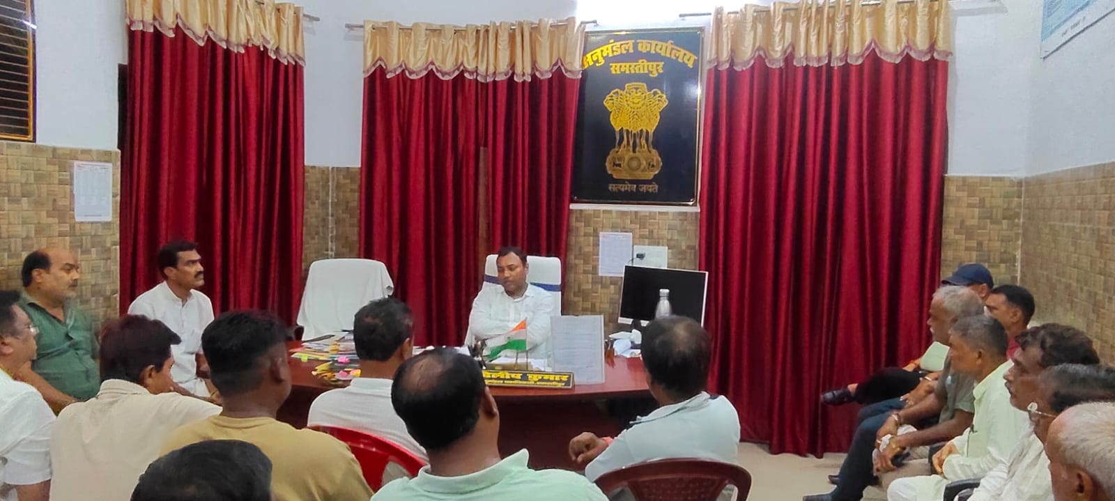 समस्तीपुर: रोड डायवर्जन को लेकर प्रशासन और व्यवसायियों के बीच बैठक, सुगम यातायात का लिया गया संकल्प 5