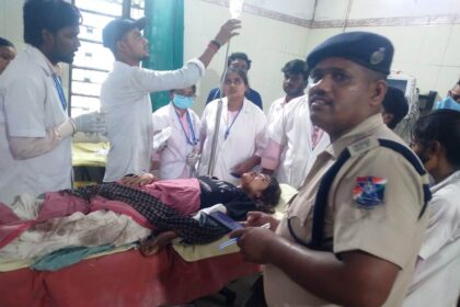 समस्तीपुर: चलती ट्रेन से गिरी छात्रा की इलाज के दौरान मौत, अस्पताल में मचा कोहराम 21