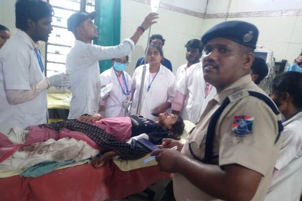 समस्तीपुर: चलती ट्रेन से उतरी नर्सिंग छात्रा गिरी, आरपीएफ की तत्परता से बची जान 5