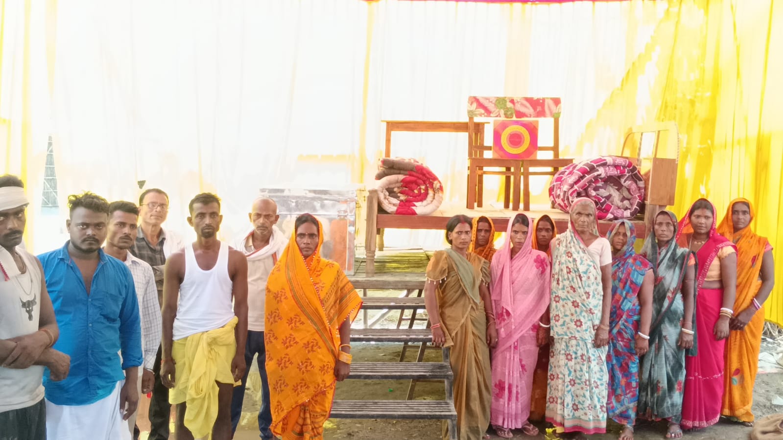 समस्तीपुर: बिना किसी पद के भी 'मसीहा' बने राजू सहनी, गरीब कन्या के विवाह में फर्नीचर और आर्थिक मदद देकर पेश की मिसाल 5