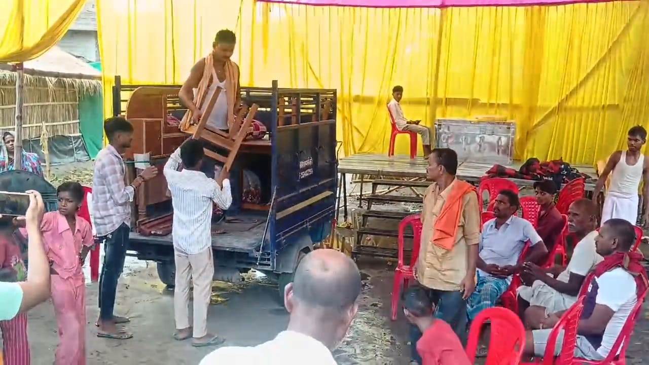 समस्तीपुर: बिना किसी पद के भी 'मसीहा' बने राजू सहनी, गरीब कन्या के विवाह में फर्नीचर और आर्थिक मदद देकर पेश की मिसाल 3