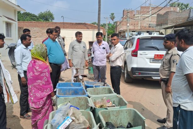 बेगूसराय: स्वच्छता कार्यों का औचक निरीक्षण, डीडीसी आकाश चौधरी ने लंबित मानदेय भुगतान के दिए कड़े निर्देश 1