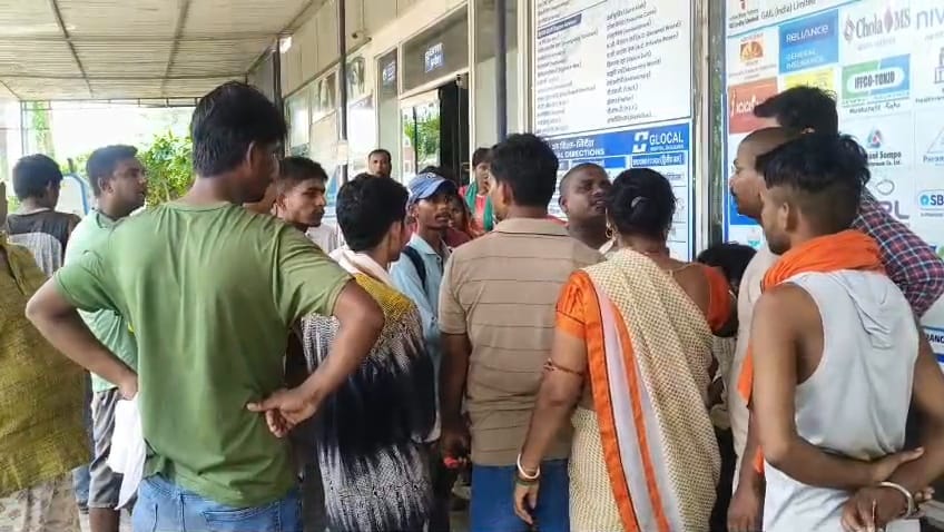 बेगूसराय में दर्दनाक हादसा: विधायक से मदद मांगने जा रही महिला को तेज रफ्तार ट्रैक्टर ने कुचला, हालत गंभीर 2