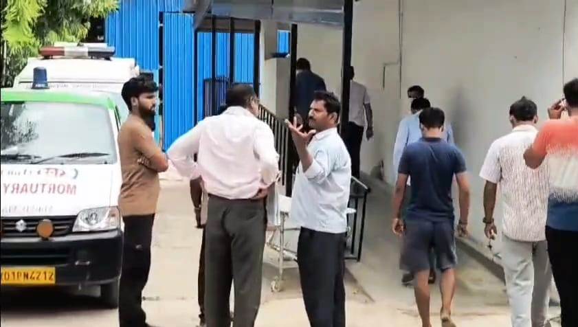 बेगूसराय में पीजी की परीक्षा देकर लौट रहे छात्र-छात्रा को पिकअप ने कुचला, छात्रा की मौत; छात्र की हालत गंभीर 3
