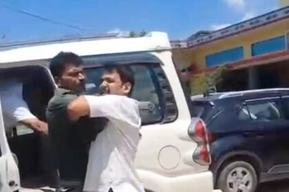 बेगूसराय पुलिस का एक्शन मोड, बलिया में कुख्यात सोनू-मोनू को दबोचा; गिरफ्तारी के दौरान हुई धक्का-मुक्की 27