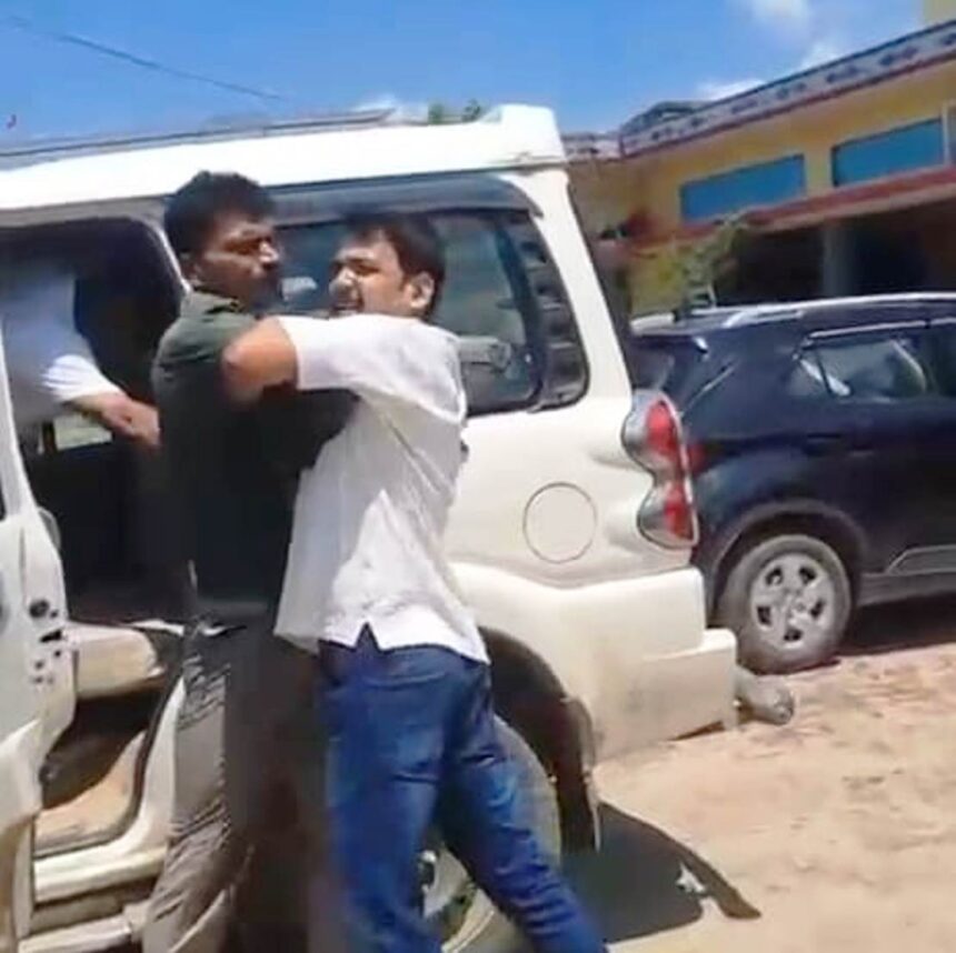 बेगूसराय पुलिस का एक्शन मोड, बलिया में कुख्यात सोनू-मोनू को दबोचा; गिरफ्तारी के दौरान हुई धक्का-मुक्की 1