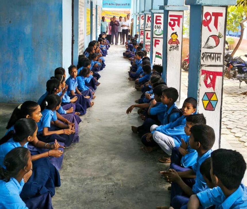 हाई स्कूल में सुरक्षित शनिवार को बाढ़ से बचाव की दी गयी जानकारी 1