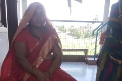 वीरपुर: विभागीय काम से जा रही आंगनबाड़ी सेविका की बाइक में टक्कर, पति के साथ गंभीर रूप से घायल; अधिकारियों की कार्यशैली पर उठे सवाल 28