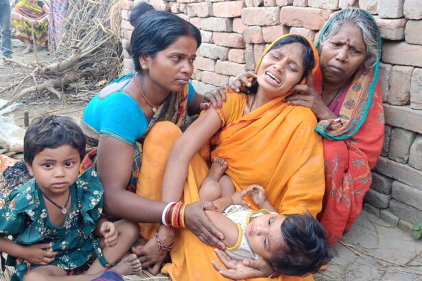 अज्ञात वाहन ने बाइक में मारी टक्कर, एक युवक की मौत और दूसरा घायल; गांव में पसरा मातम 1