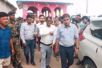 झमटिया धाम गंगा घाट पर श्रावणी मेले की तैयारियों का अधिकारियों ने लिया जायजा, निविदा प्रक्रिया को लेकर बनी असमंजस की स्थिति 10