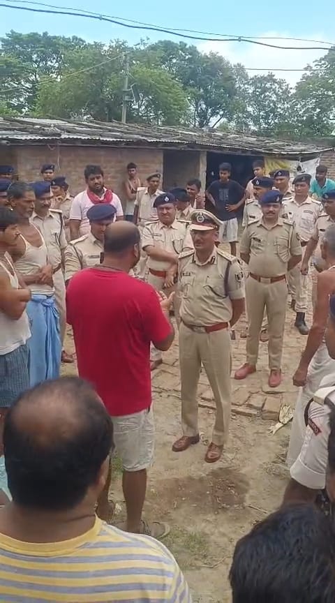 बेगूसराय: अपराधी की गिरफ्तारी के दौरान कमर में पिस्टल डालने का मामला; डीआईजी ने बरियारपुर पहुंचकर की जांच 2