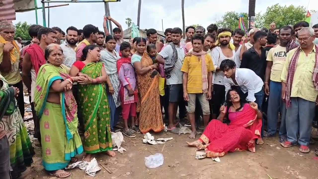 नालंदा: ताड़ के पेड़ गिरने से महिला की हुई मौत,तेज हवा के कारण ताड़ के पेड़ महिला पर गिरा 10
