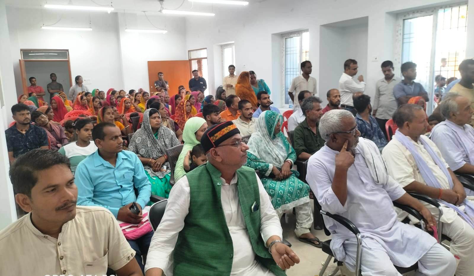 बरौनी के केशावे में आयोजित 'सहयोग शिविर' में डीएम का दौरा, 104 में से 99 आवेदनों का हुआ त्वरित निष्पादन 2