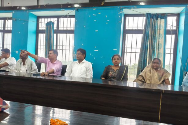 समस्तीपुर: खानपुर अंचल में नए अंचल अधिकारी ने संभाला पदभार, पूर्व अंचल अधिकारी को दी गई भावभीनी विदाई 7