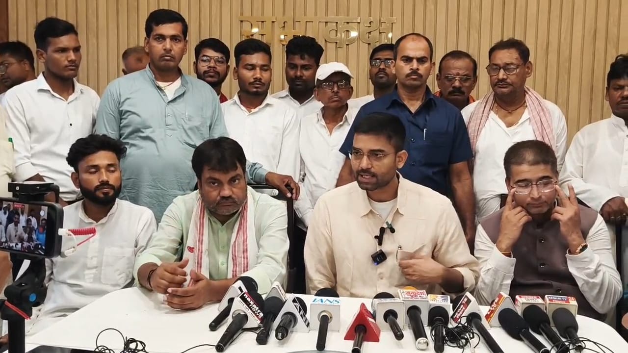 पंचायत चुनाव और विकास फंड पर मंत्री दीपक प्रकाश का बड़ा बयान:बिहार में समय पर होंगे पंचायत चुनाव,पंचायत चुनाव की तैयारियां तेज, EVM से होगा मतदान 2