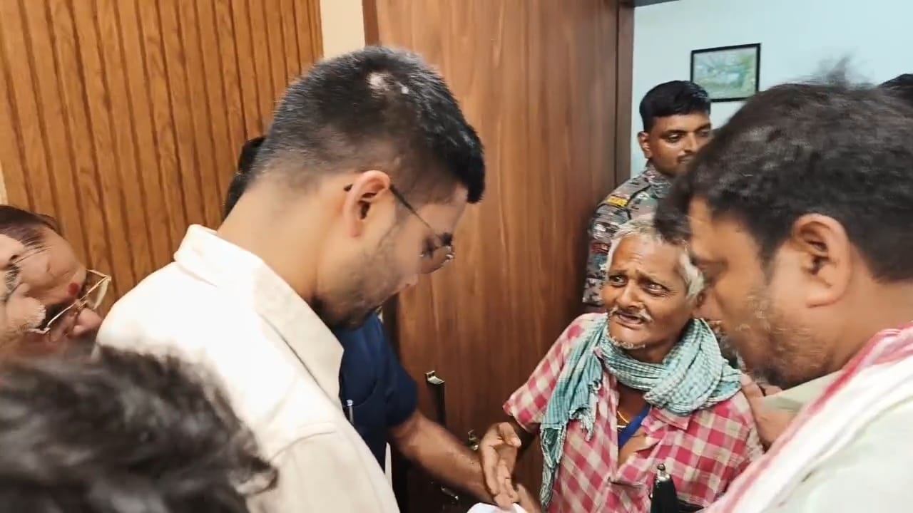पंचायत चुनाव और विकास फंड पर मंत्री दीपक प्रकाश का बड़ा बयान:बिहार में समय पर होंगे पंचायत चुनाव,पंचायत चुनाव की तैयारियां तेज, EVM से होगा मतदान 3