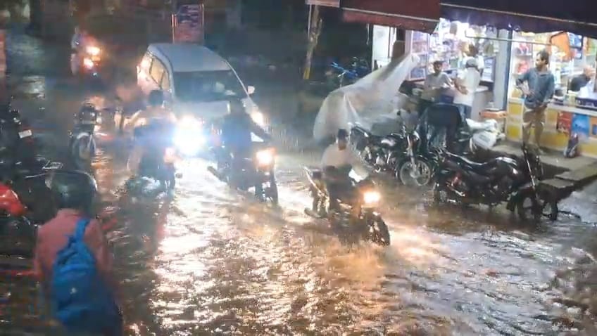एक घंटे की बारिश में पानी-पानी हुआ समस्तीपुर शहर, कई मोहल्लों में जलजमाव 1