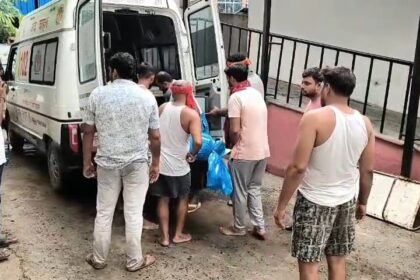 बेगूसराय में बिजली के पोल में उतरे करंट से प्रतियोगी छात्र की दर्दनाक मौत, मचा कोहराम 27