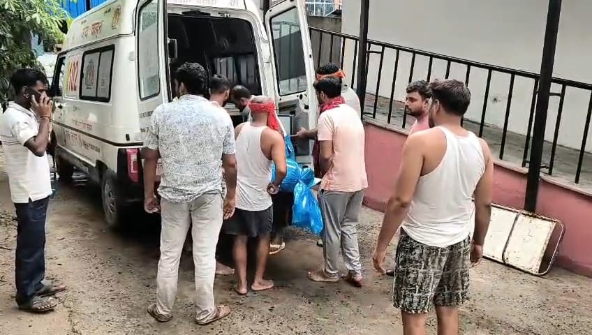 बेगूसराय में बिजली के पोल में उतरे करंट से प्रतियोगी छात्र की दर्दनाक मौत, मचा कोहराम 15