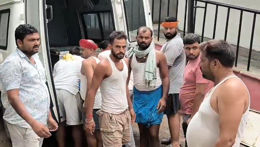 बेगूसराय में बिजली के पोल में उतरे करंट से प्रतियोगी छात्र की दर्दनाक मौत, मचा कोहराम 2