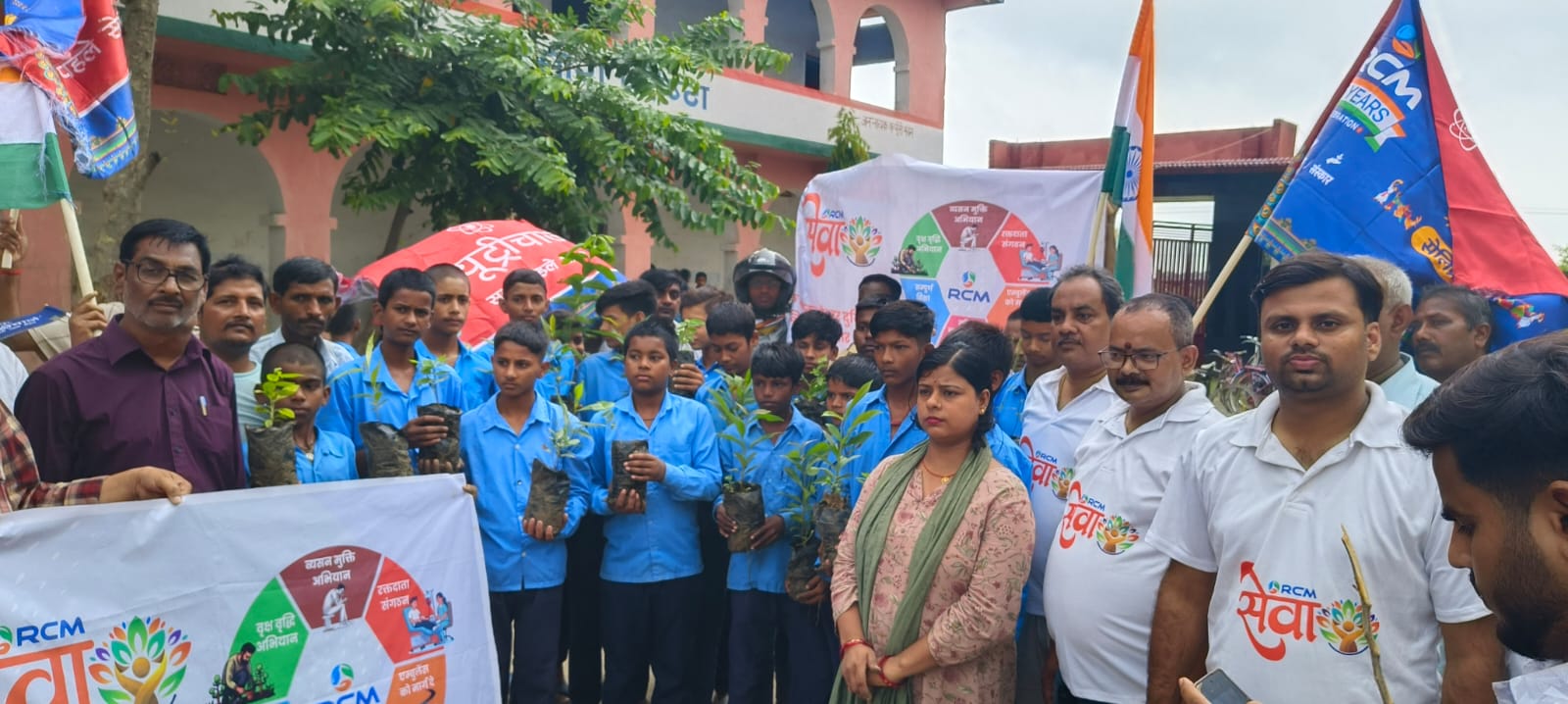 बरौनी आरसीएम परिवार ने वृक्षारोपण कर जनजागरण किया।आरसीएम परिवार ने ठाना है हर घर को निरोग बनाना है 2