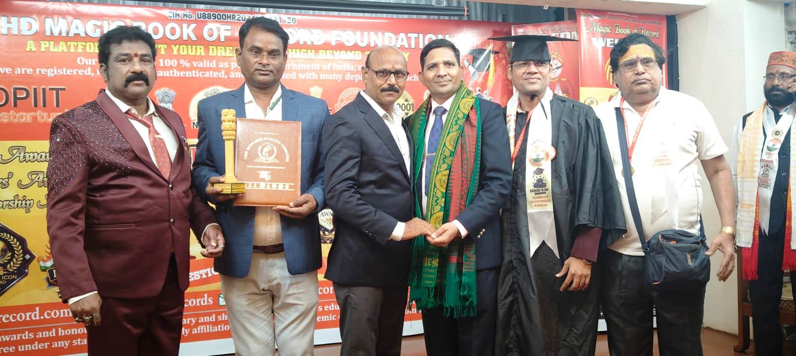 समस्तीपुर: शिक्षक राकेश कुमार साफी को मिला 'ऑनरेरी डॉक्टरेट', शिक्षा के क्षेत्र में नवाचार के लिए फरीदाबाद में हुए सम्मानित, वारिसनगर में खुशी की लहर 12