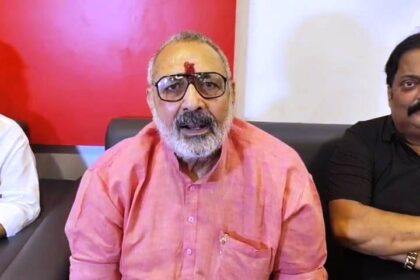 बांकीपुर उपचुनाव: गिरिराज सिंह का प्रशांत किशोर पर बड़ा हमला, कहा- 'वो फ्रॉड हैं और विधानसभा में गंदगी फैलाएंगे' 29