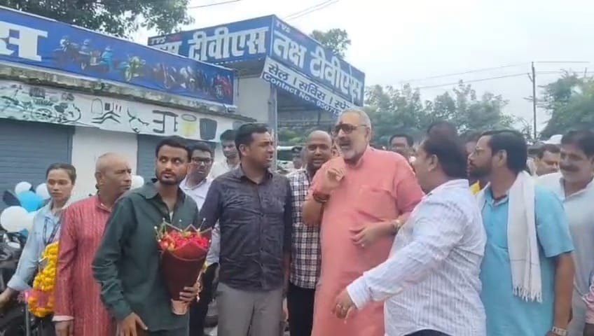 बांकीपुर उपचुनाव: गिरिराज सिंह का प्रशांत किशोर पर बड़ा हमला, कहा- 'वो फ्रॉड हैं और विधानसभा में गंदगी फैलाएंगे' 2