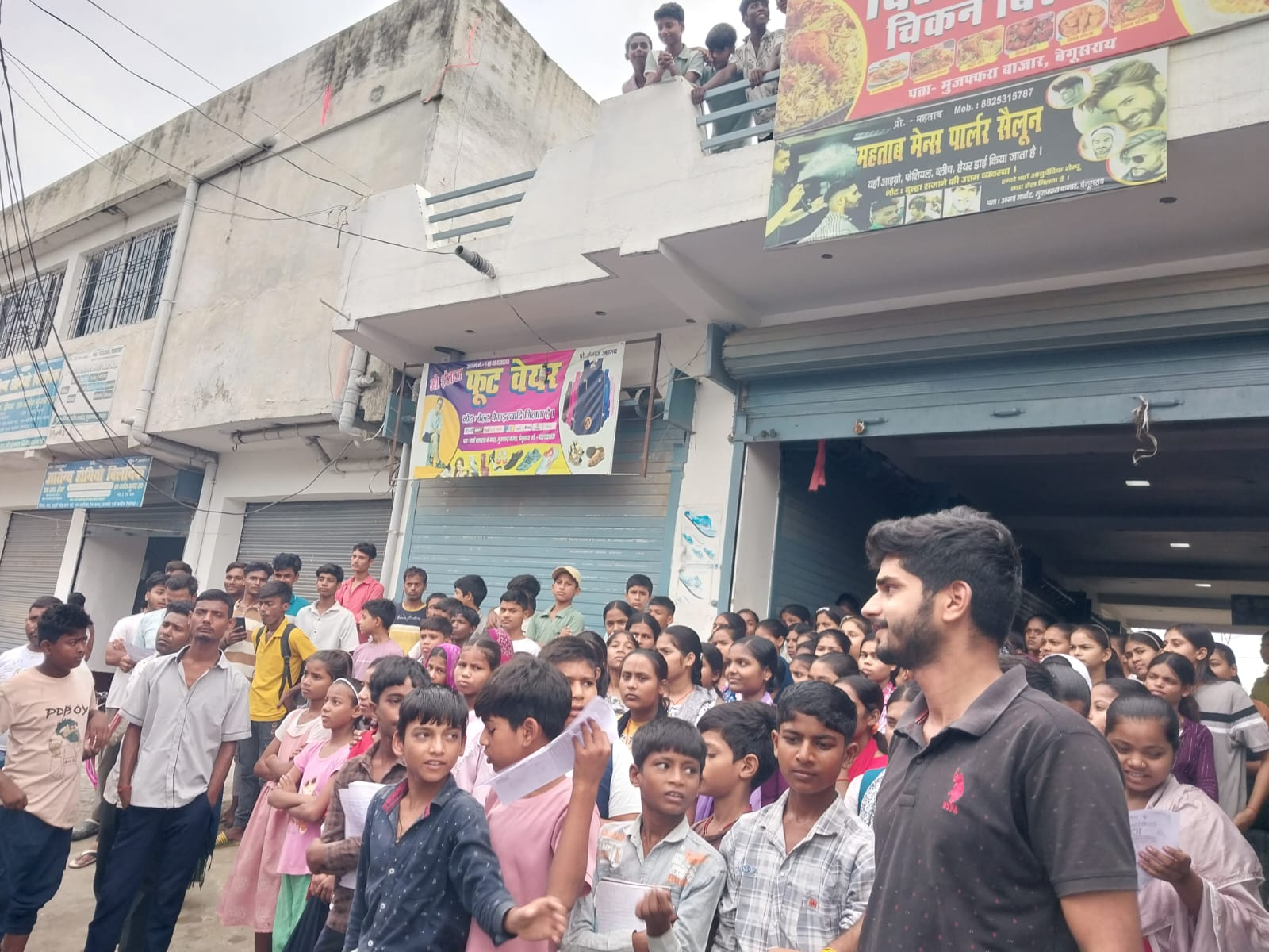 'छात्रों की गूंज' अभियान: वीरपुर में जनजागरण रथ के जरिए युवाओं ने उठाई शिक्षा और रोजगार की मांग 8