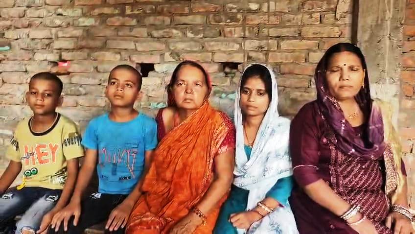 समस्तीपुर: हत्या मामले में निष्पक्ष जांच और त्वरित कार्रवाई की मांग, पीड़ित परिवार ने एसपी को सौंपा ज्ञापन 2